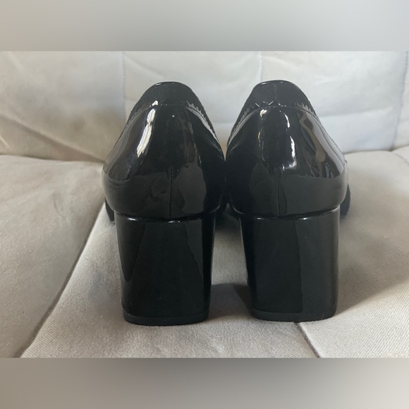 Bandolino BDODonna Black Fringe
Faux Suede Heel Shoes Size 9M
Excellent - Picture 7 of 8